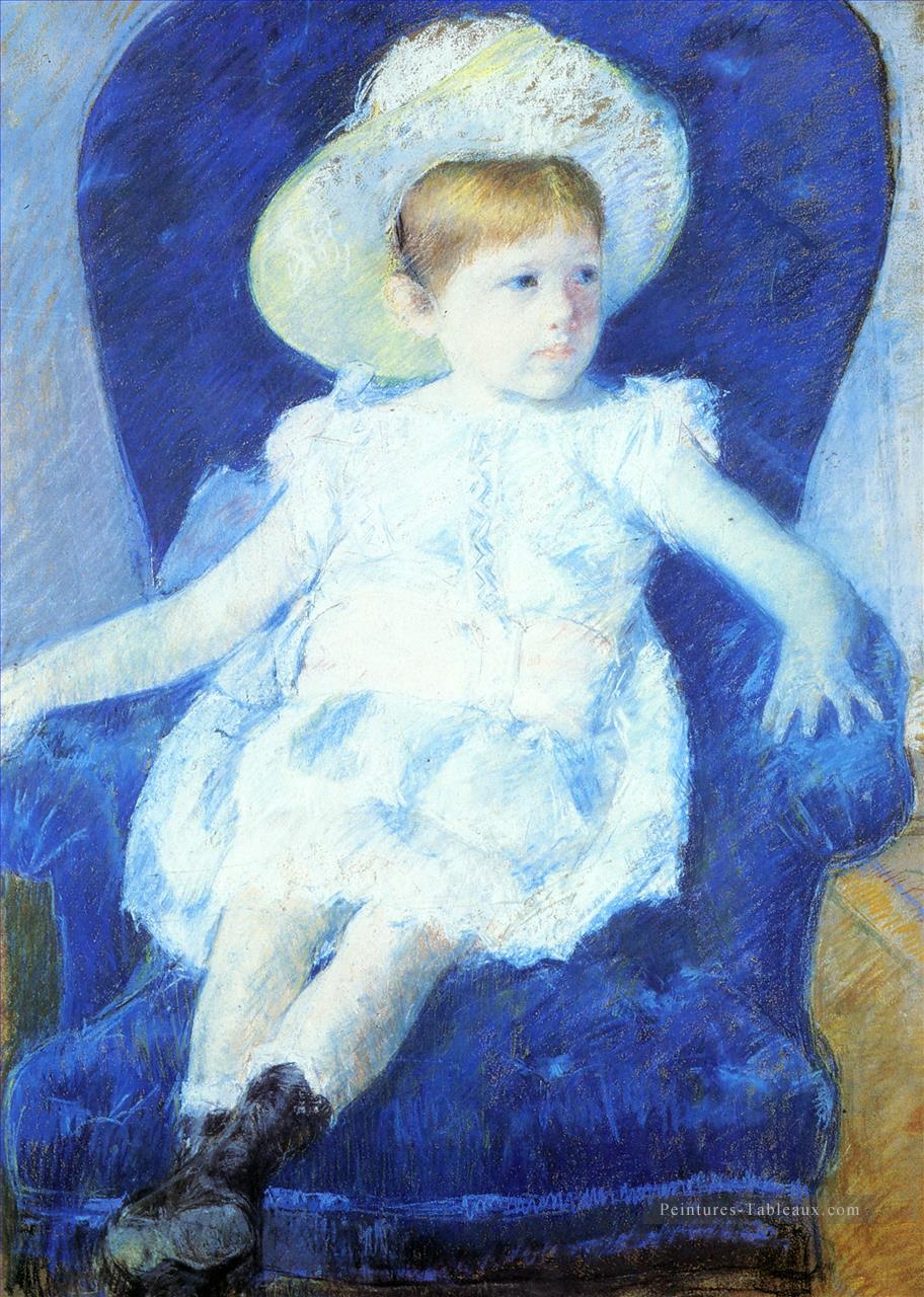 Elsie dans une chaise bleue mères des enfants Mary Cassatt Peintures à l'huile